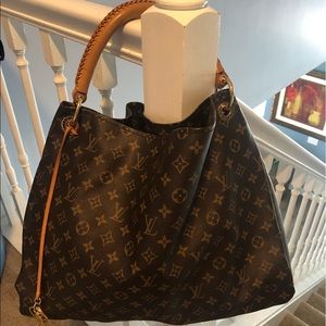 Louis Vuitton’s monogram canvas Artsy GM Authentic